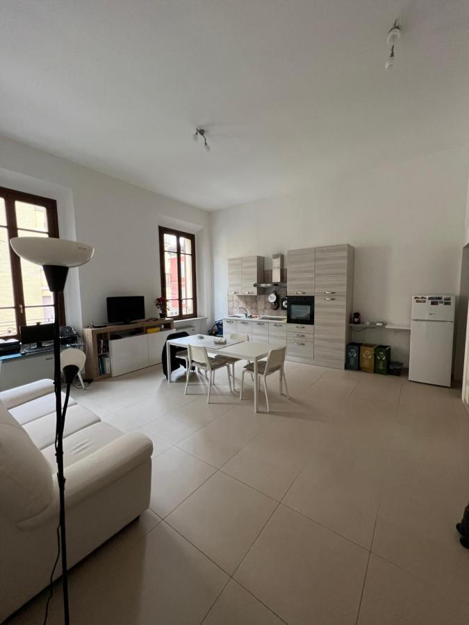 Appartement Grande Stanza Matrimoniale In Palazzo Signorile à Mirandola Extérieur photo