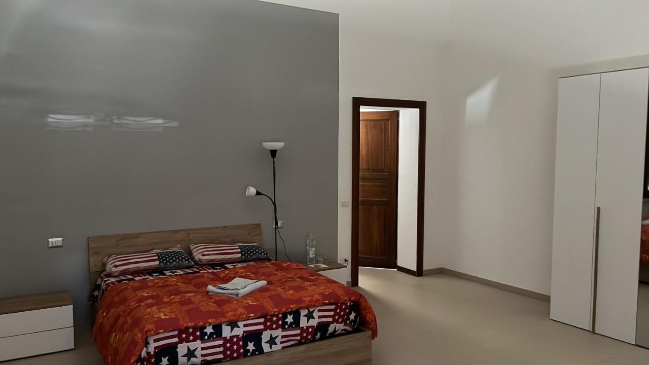 Appartement Grande Stanza Matrimoniale In Palazzo Signorile à Mirandola Extérieur photo