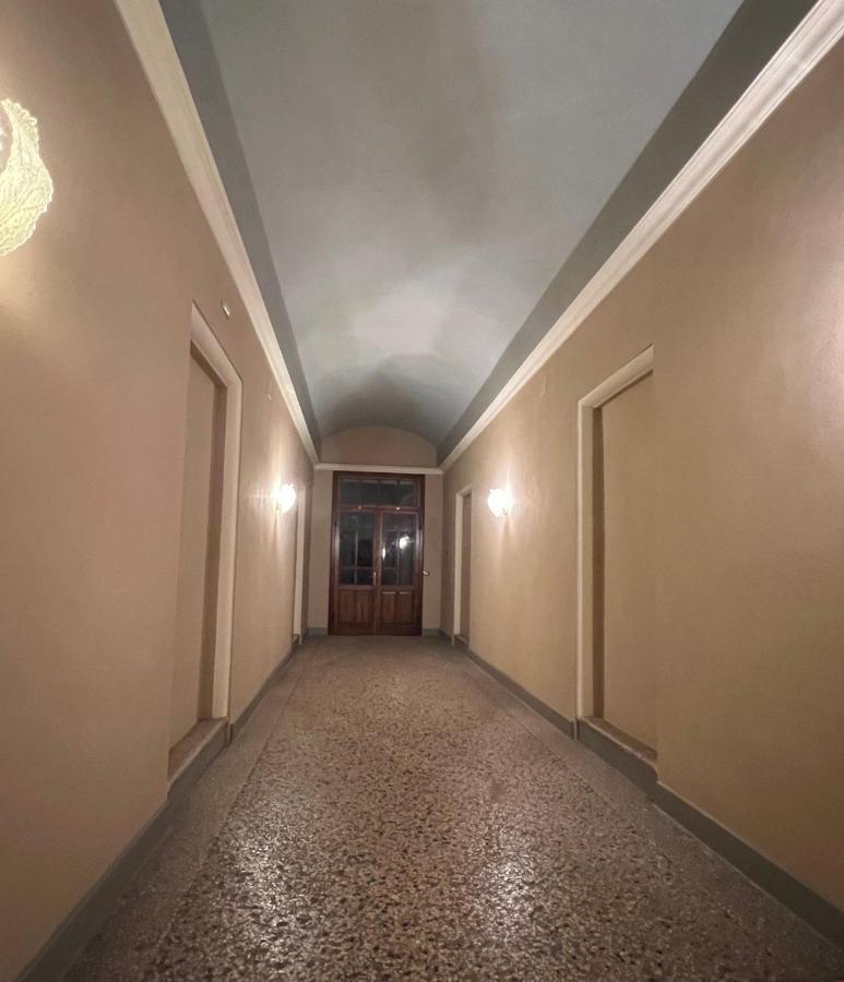 Appartement Grande Stanza Matrimoniale In Palazzo Signorile à Mirandola Extérieur photo